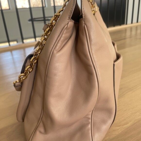 Salvatore Ferragamo SHEBA Bisque Tote Chain Shoulder Bag: EXCELLENT CONDITION - Picture 7 of 8